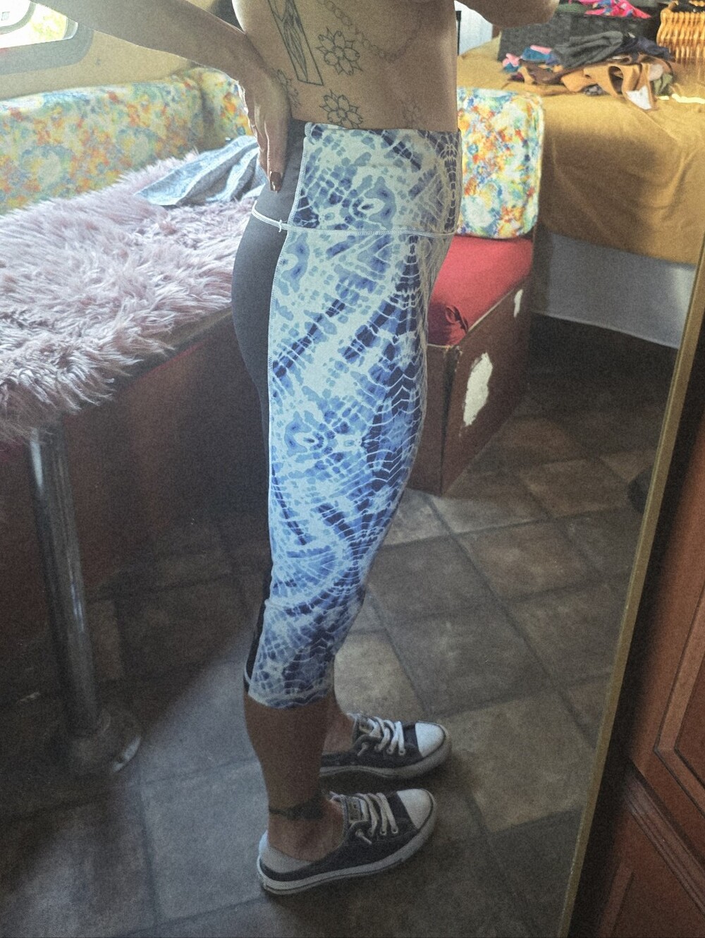 VSX Blue and White Printed Capri Leggings